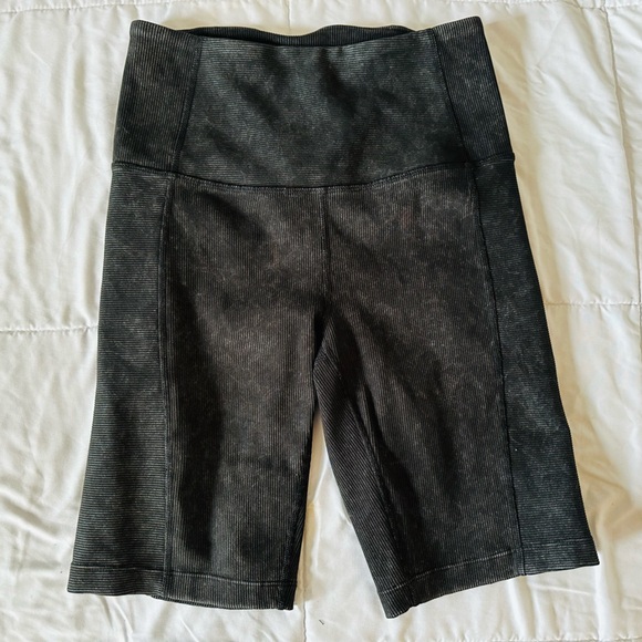 Zella Ribbed Acid Washed Biker Shorts - Picture 2 of 5